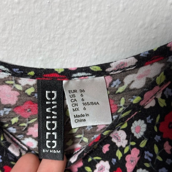 Divided by H&M Women Floral Black Top Spaghetti strap size 6‎ - Picture 3 of 7